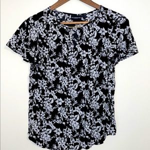 LIZ CLAIBORNE—M floral blouse. No rips or stains.